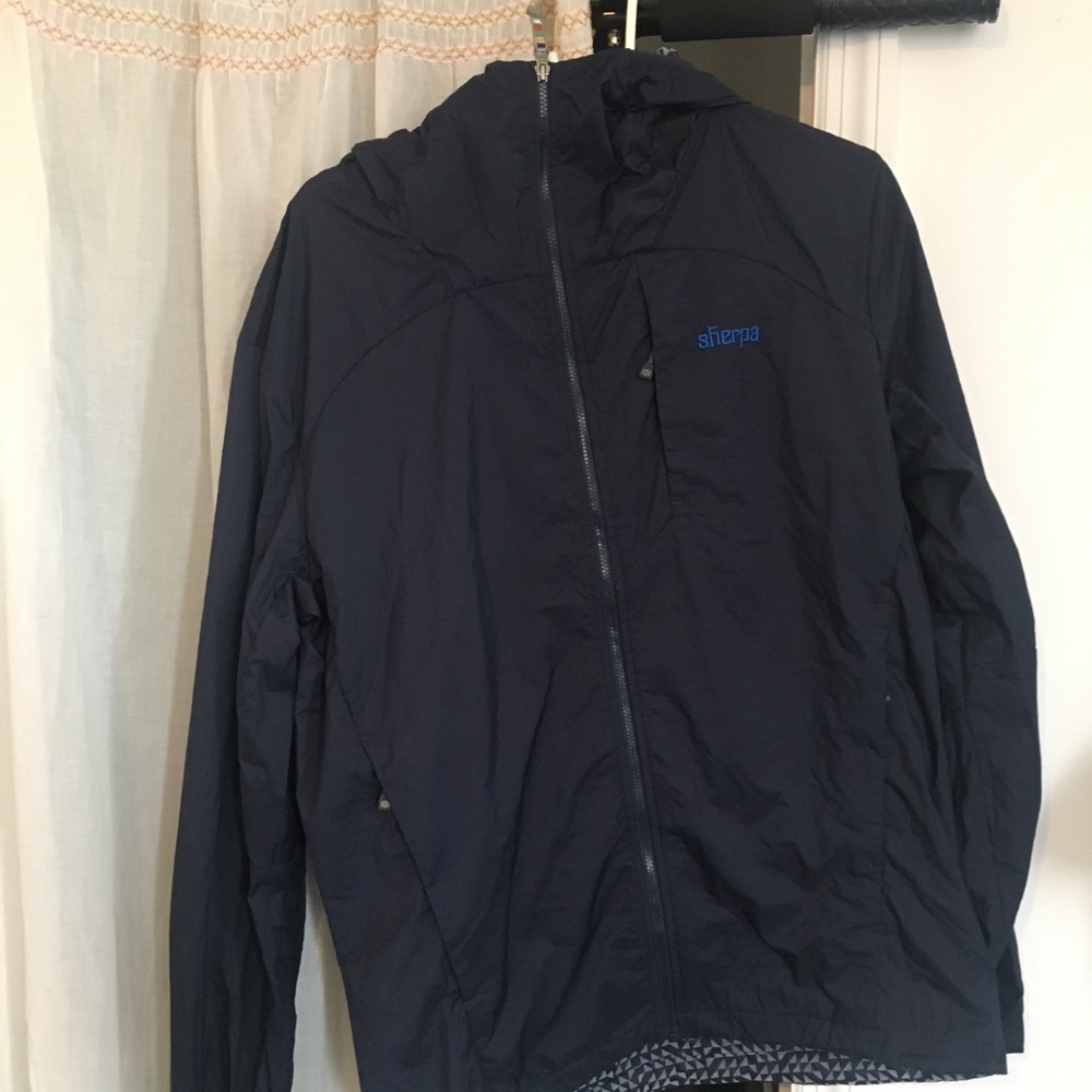 Sherpa hooded windbreaker. Size S